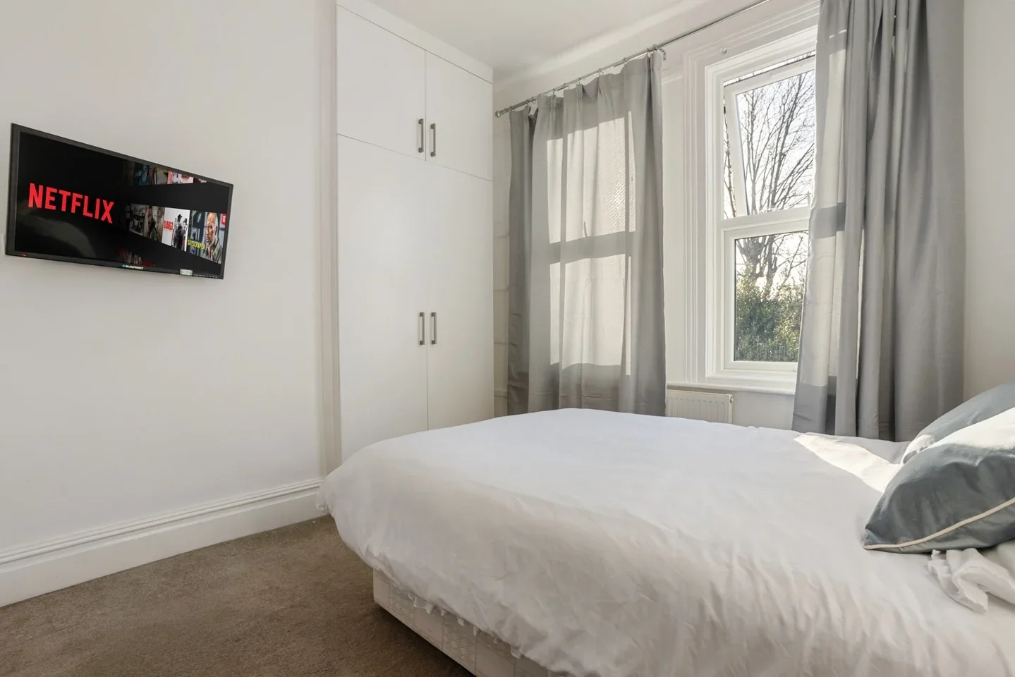 Room Lansdowne Road in Greater London