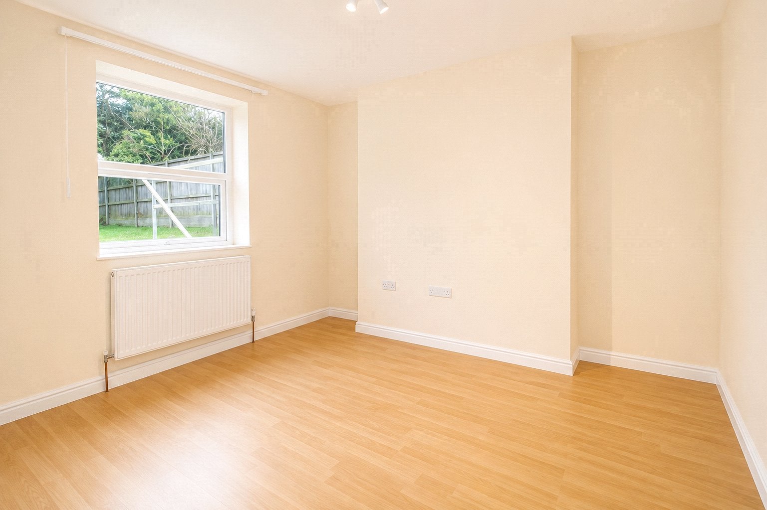 Flat Dagnall Park in Greater London