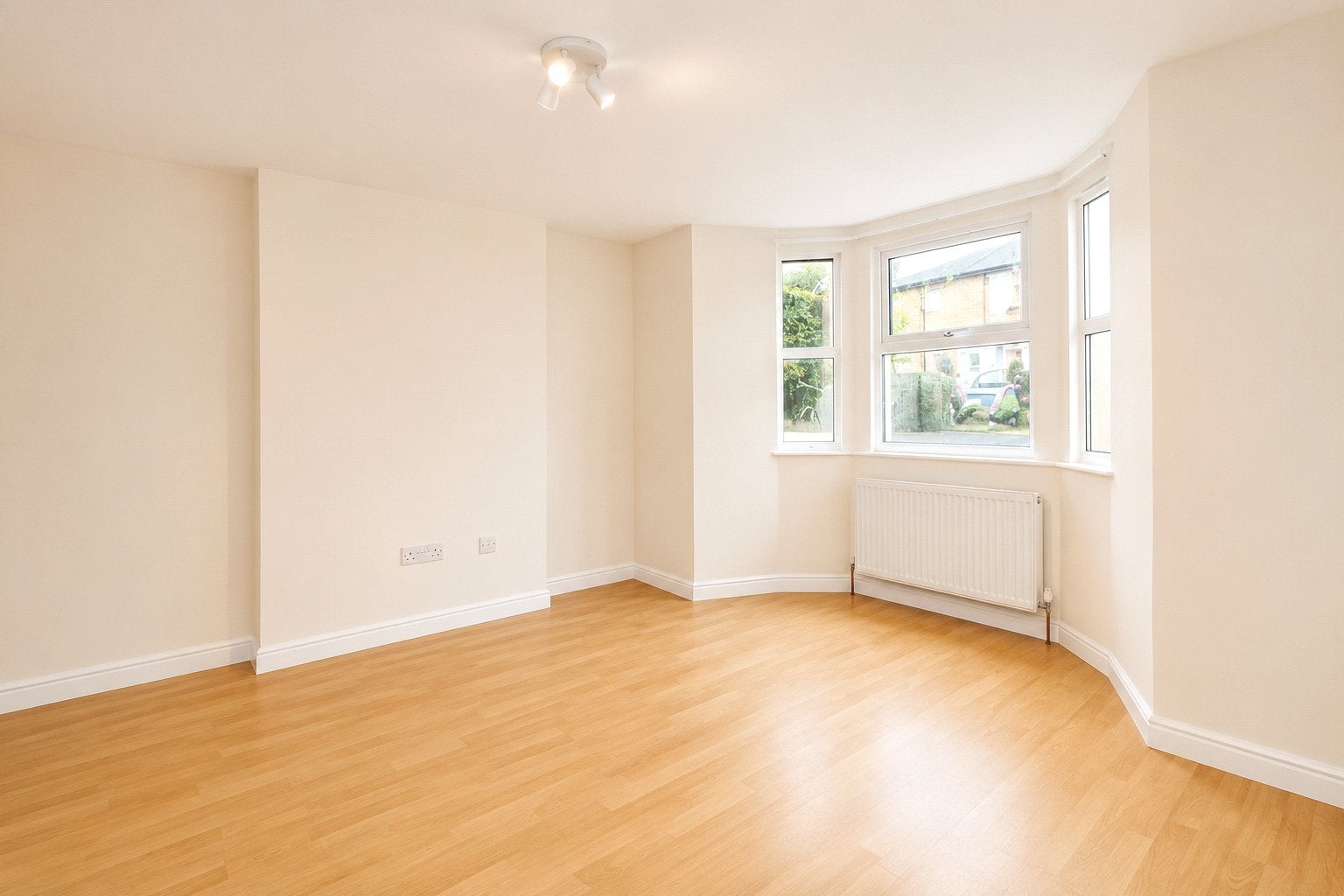 Flat Dagnall Park in Greater London