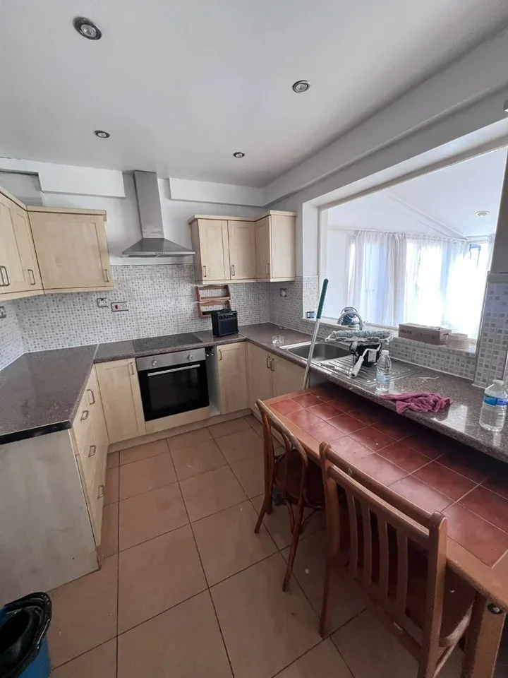 House Wilbury Way in Greater London