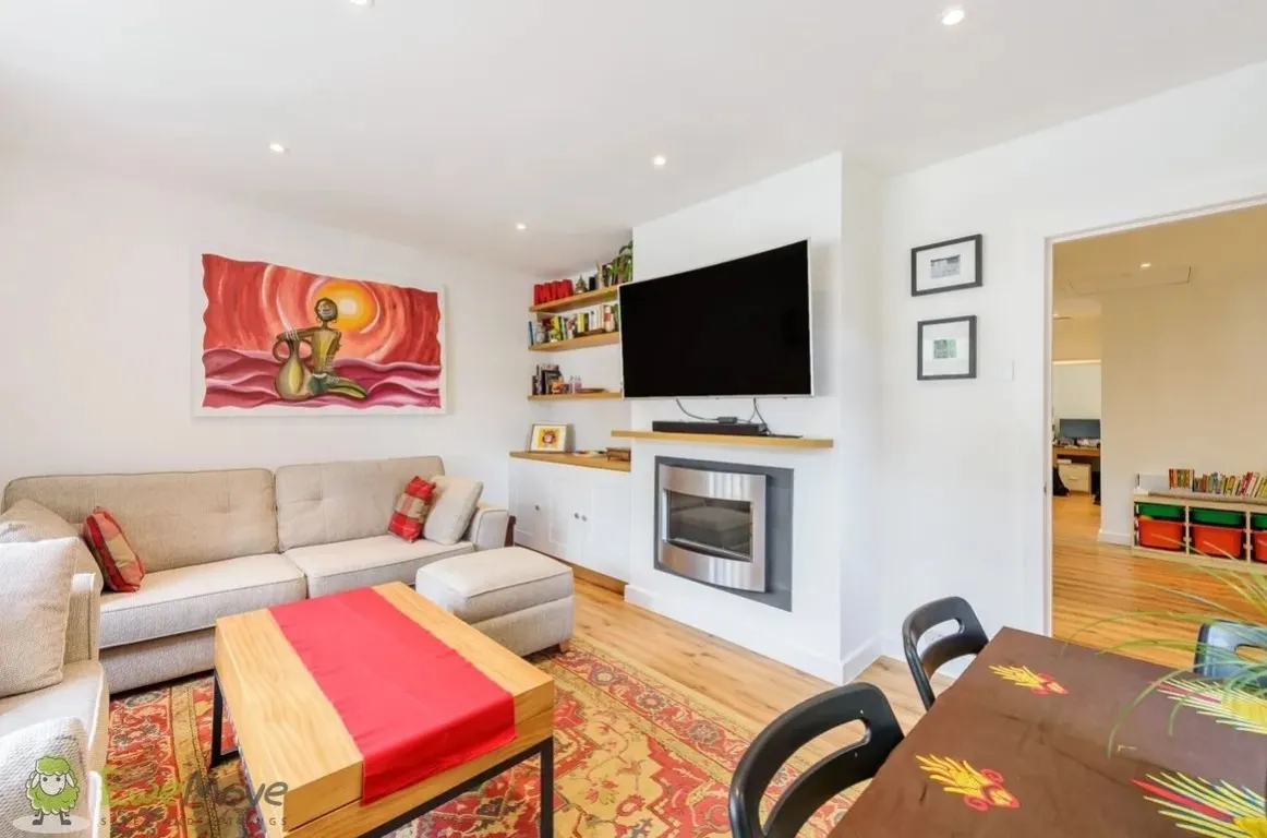 Flat Abercorn Road in Greater London