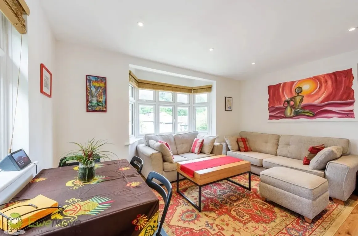 Flat Abercorn Road in Greater London
