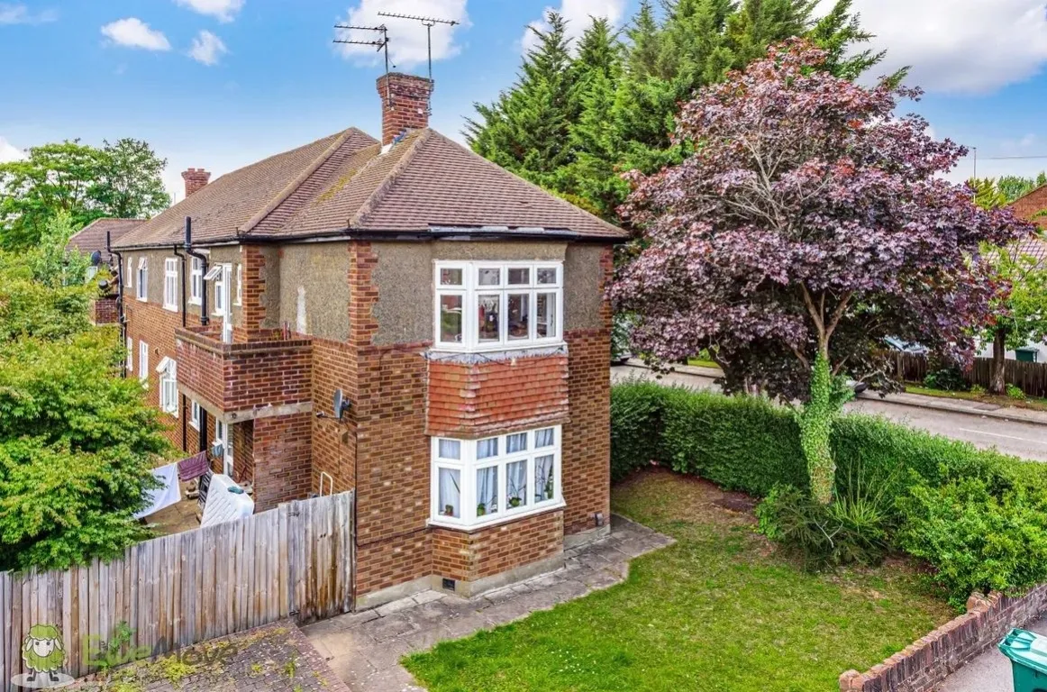 Flat Abercorn Road in Greater London