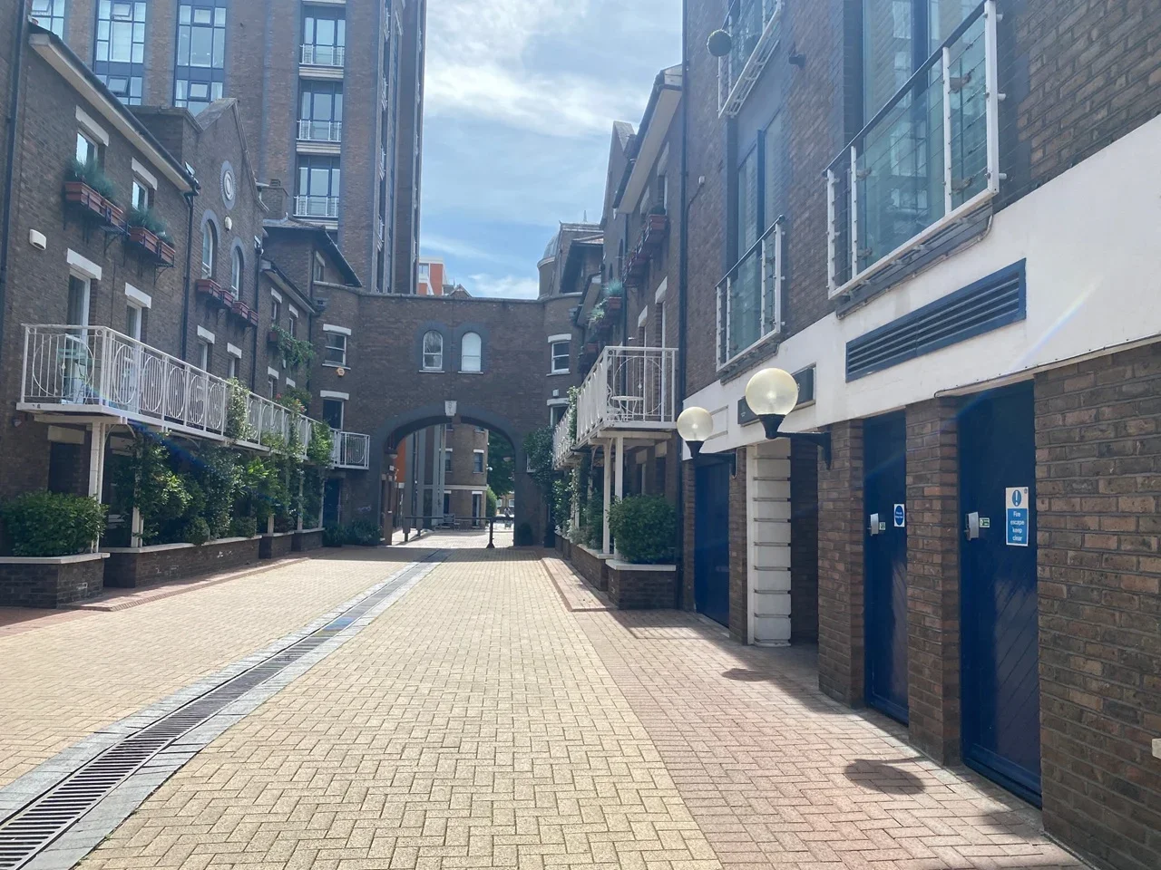Room Coral Row in Greater London