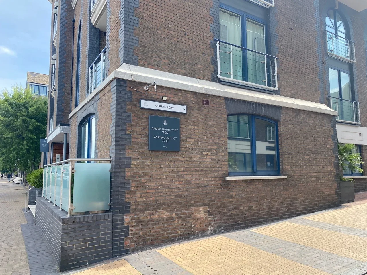 Room Coral Row in Greater London