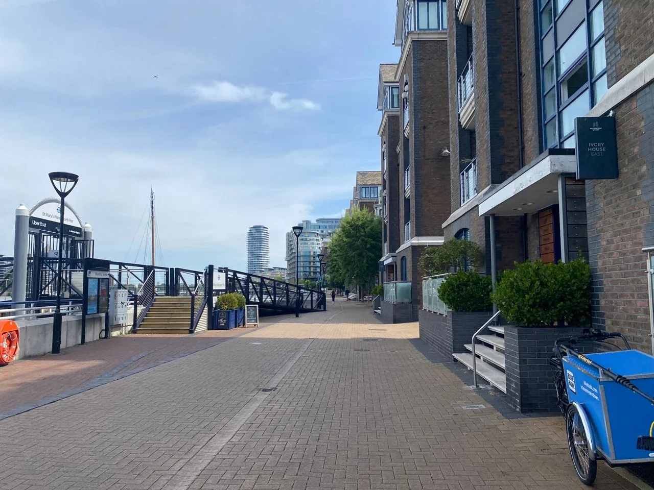 Room Coral Row in Greater London