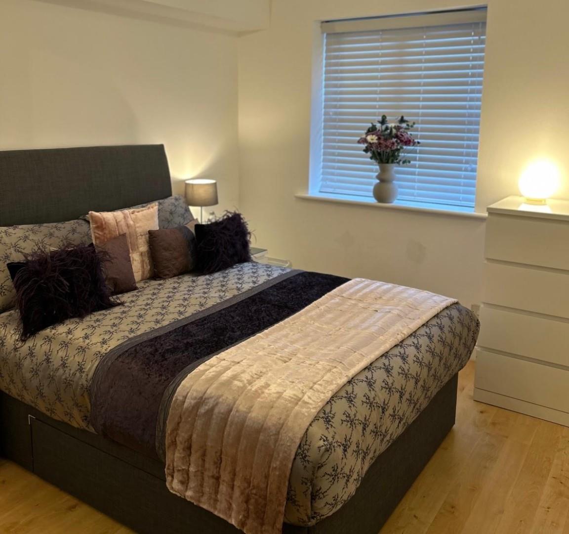 Flat Harlinger Street in Greater London
