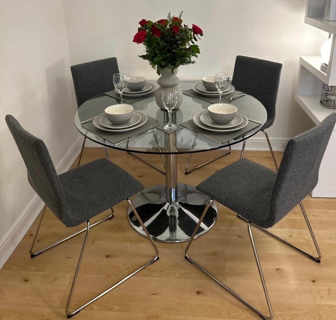 Flat Harlinger Street in Greater London