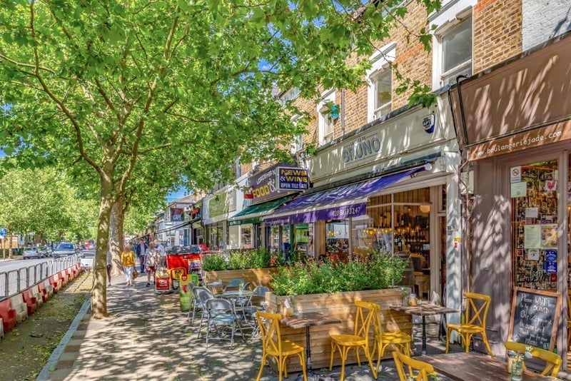 Flat Lordship Lane in Greater London