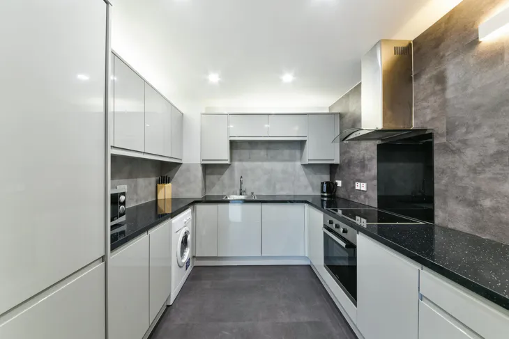 Flat Boardwalk Place in Greater London