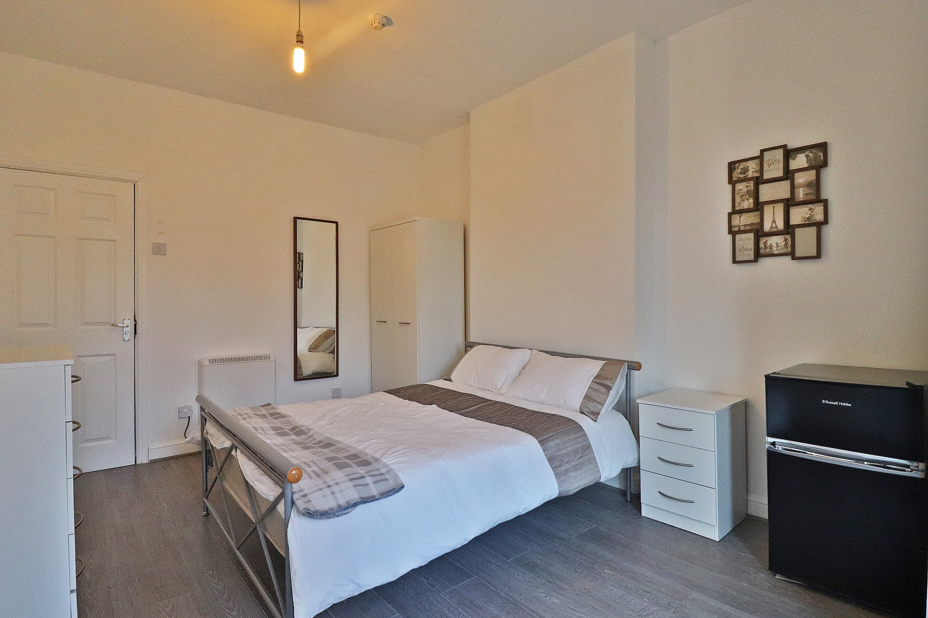 Room Chaucer Road in Bedford