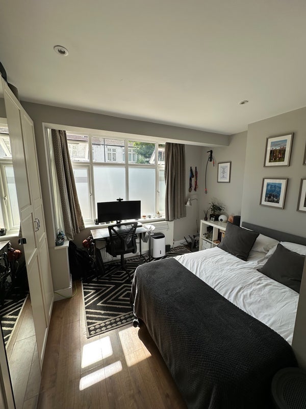 Room Queensville Road in Greater London