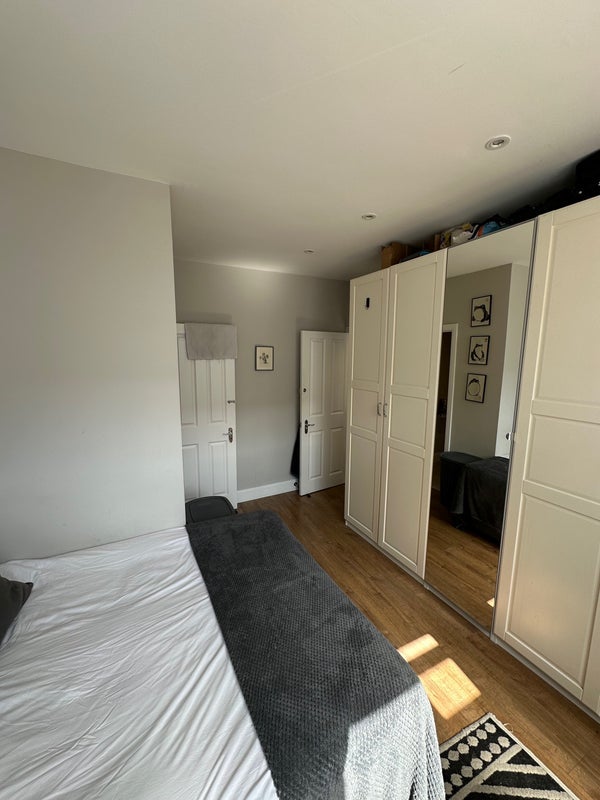 Room Queensville Road in Greater London
