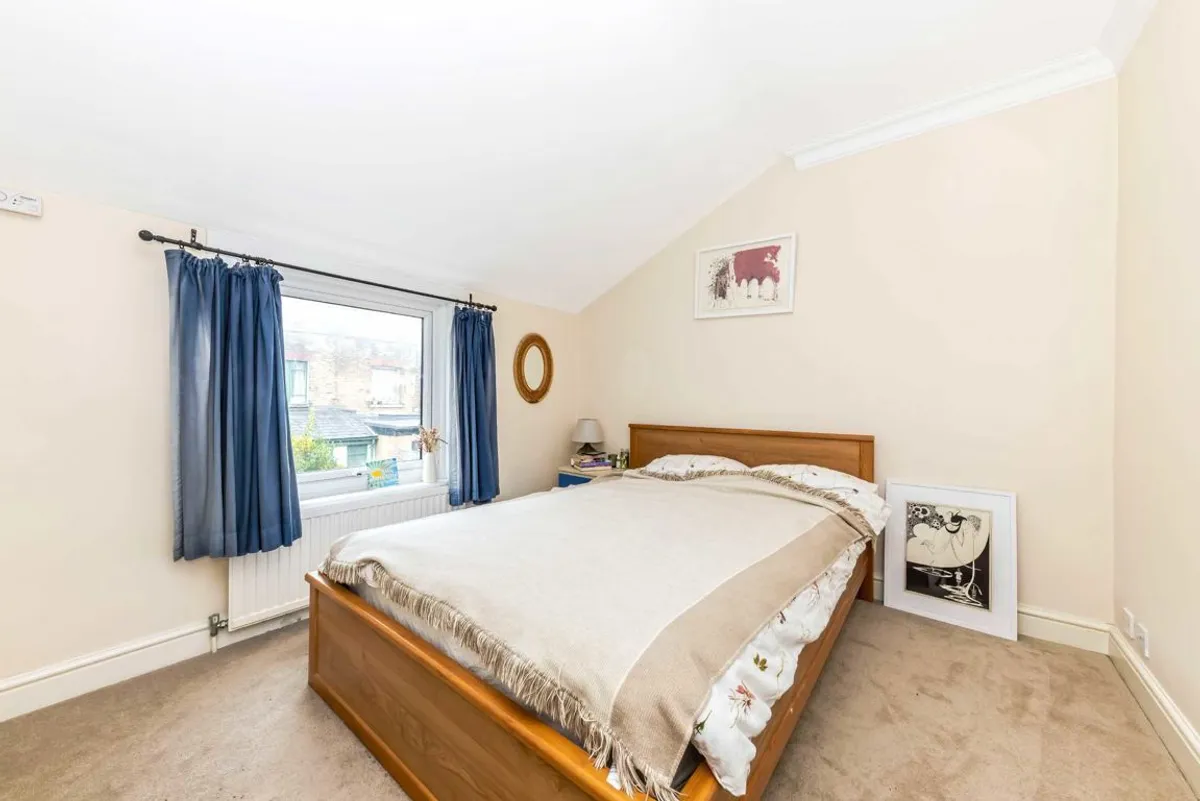 Flat Franciscan Road in Greater London
