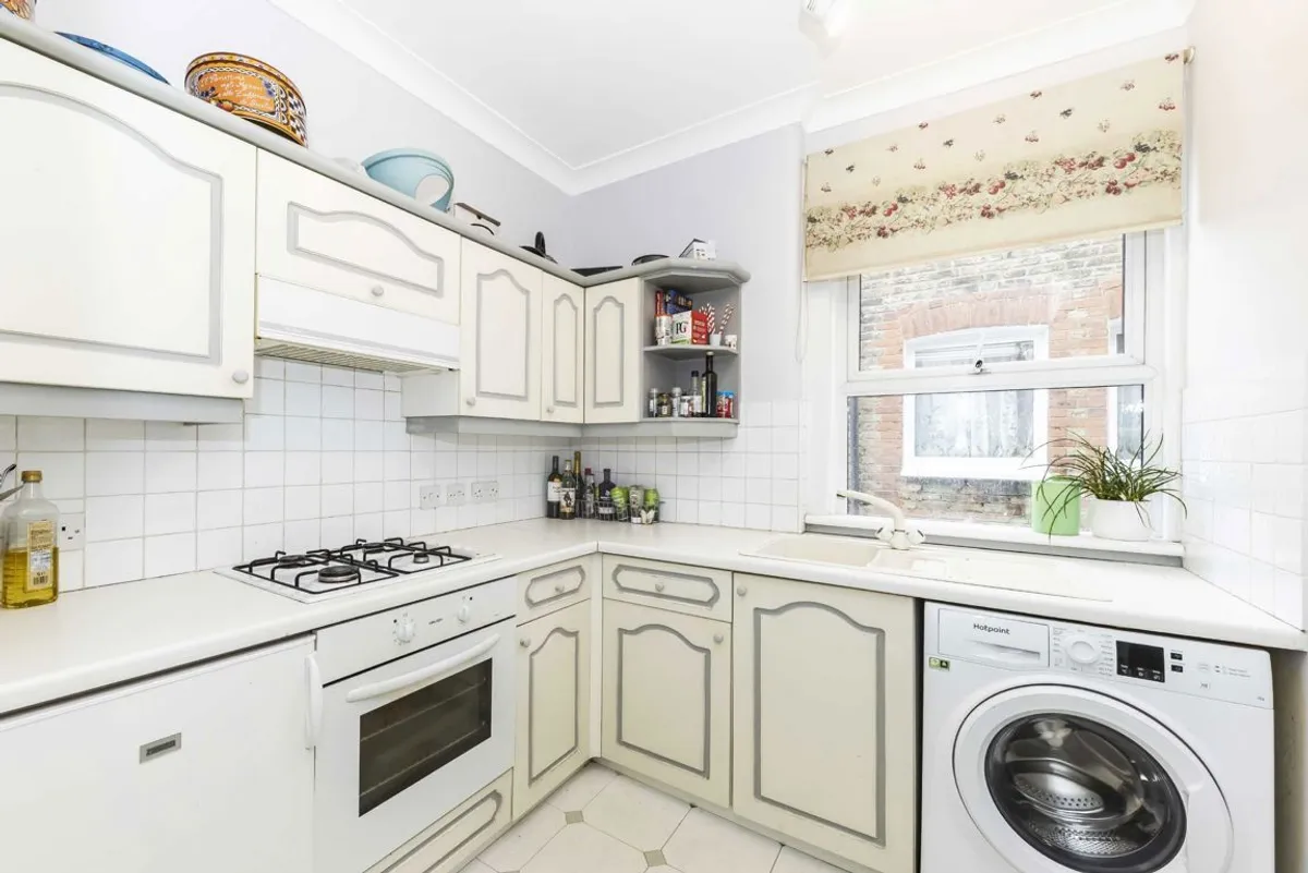 Flat Franciscan Road in Greater London