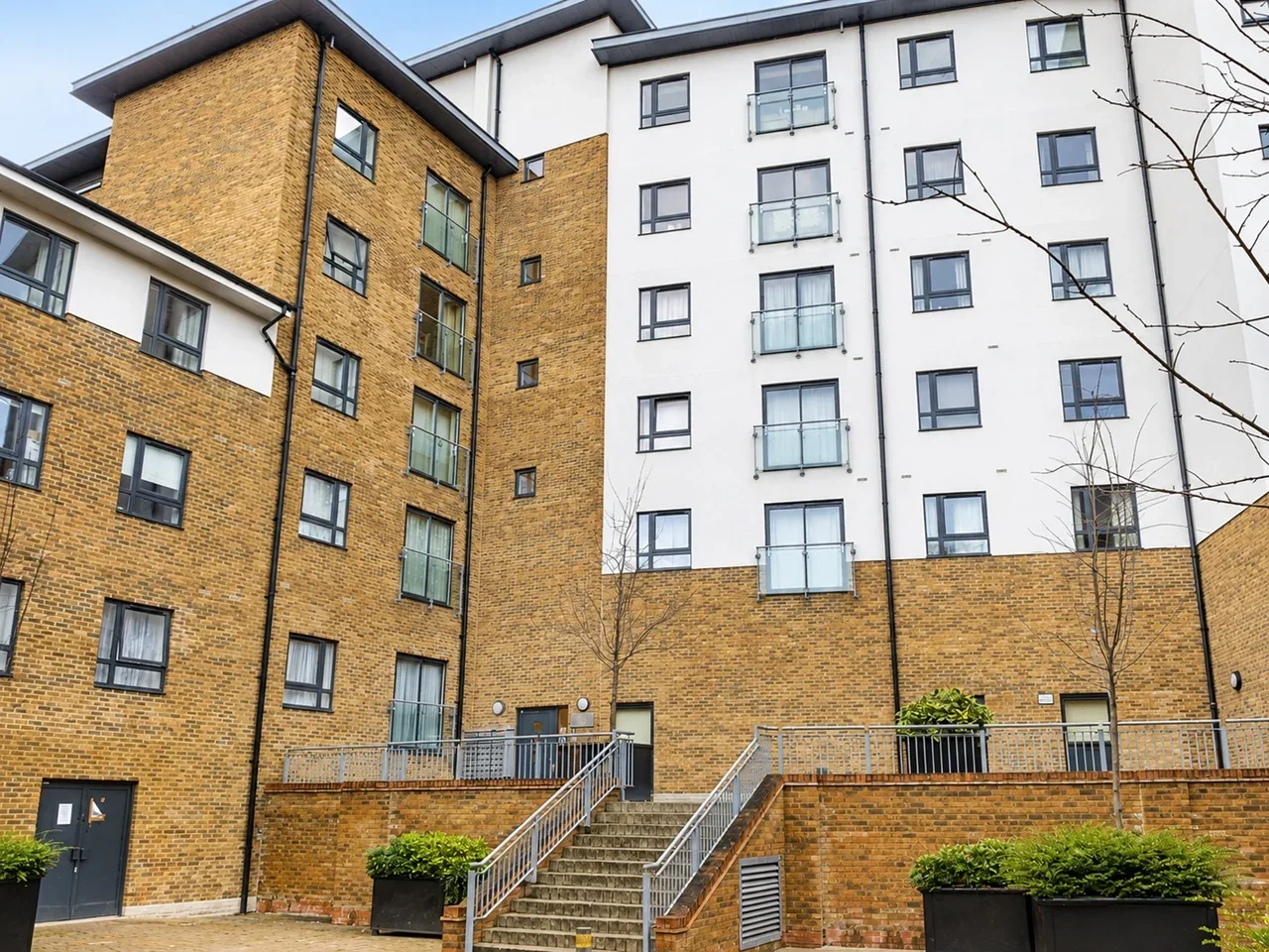 Flat Desvignes Drive in Greater London
