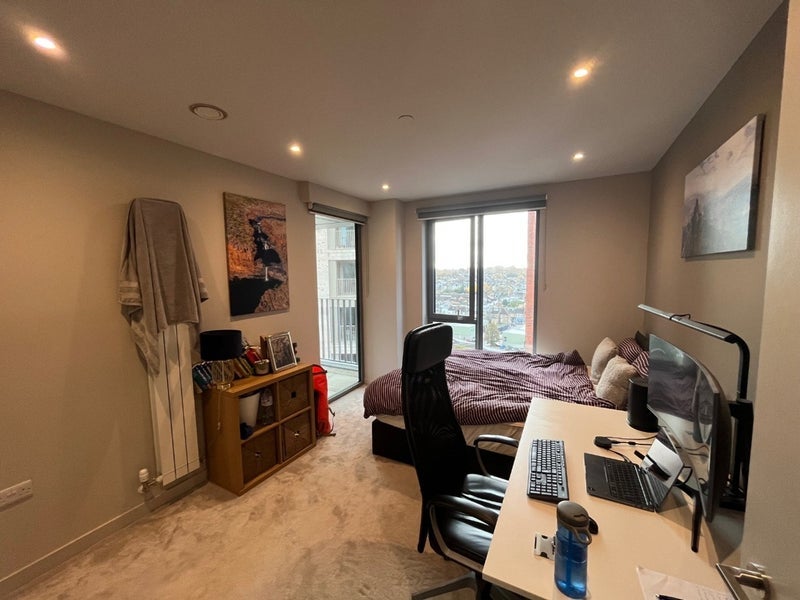 Room Pilots Way in Greater London
