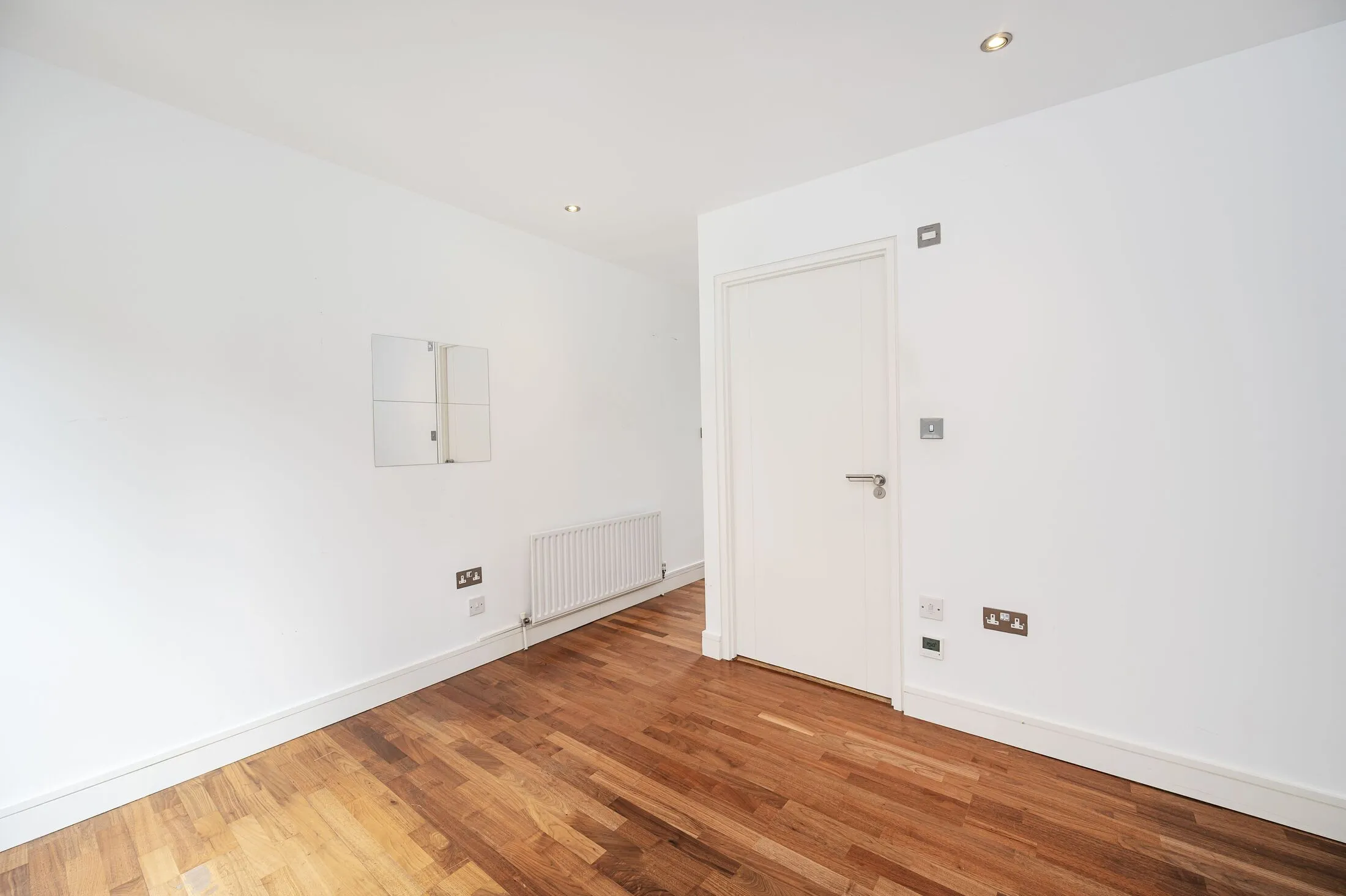 Flat Hoxton Square in Greater London