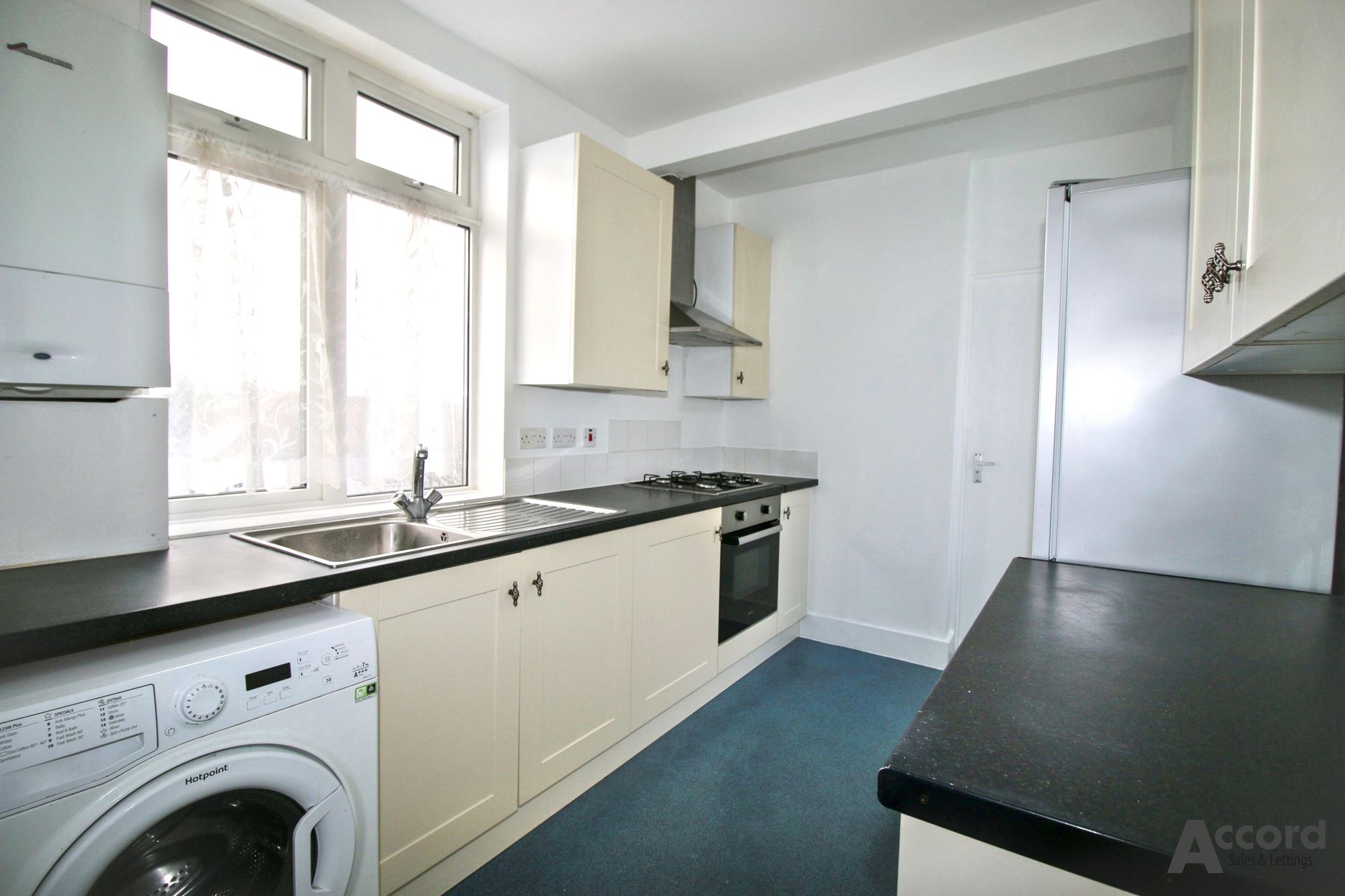 Flat Cromer Road in Greater London