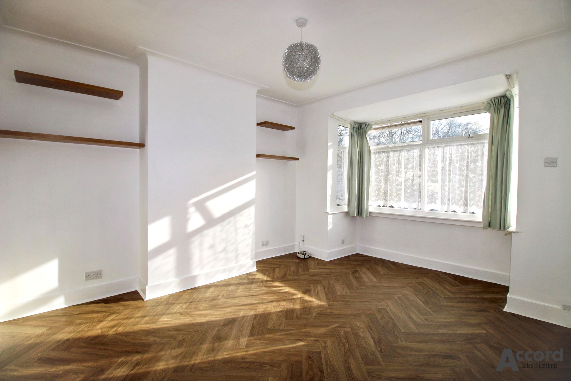 Flat Cromer Road in Greater London