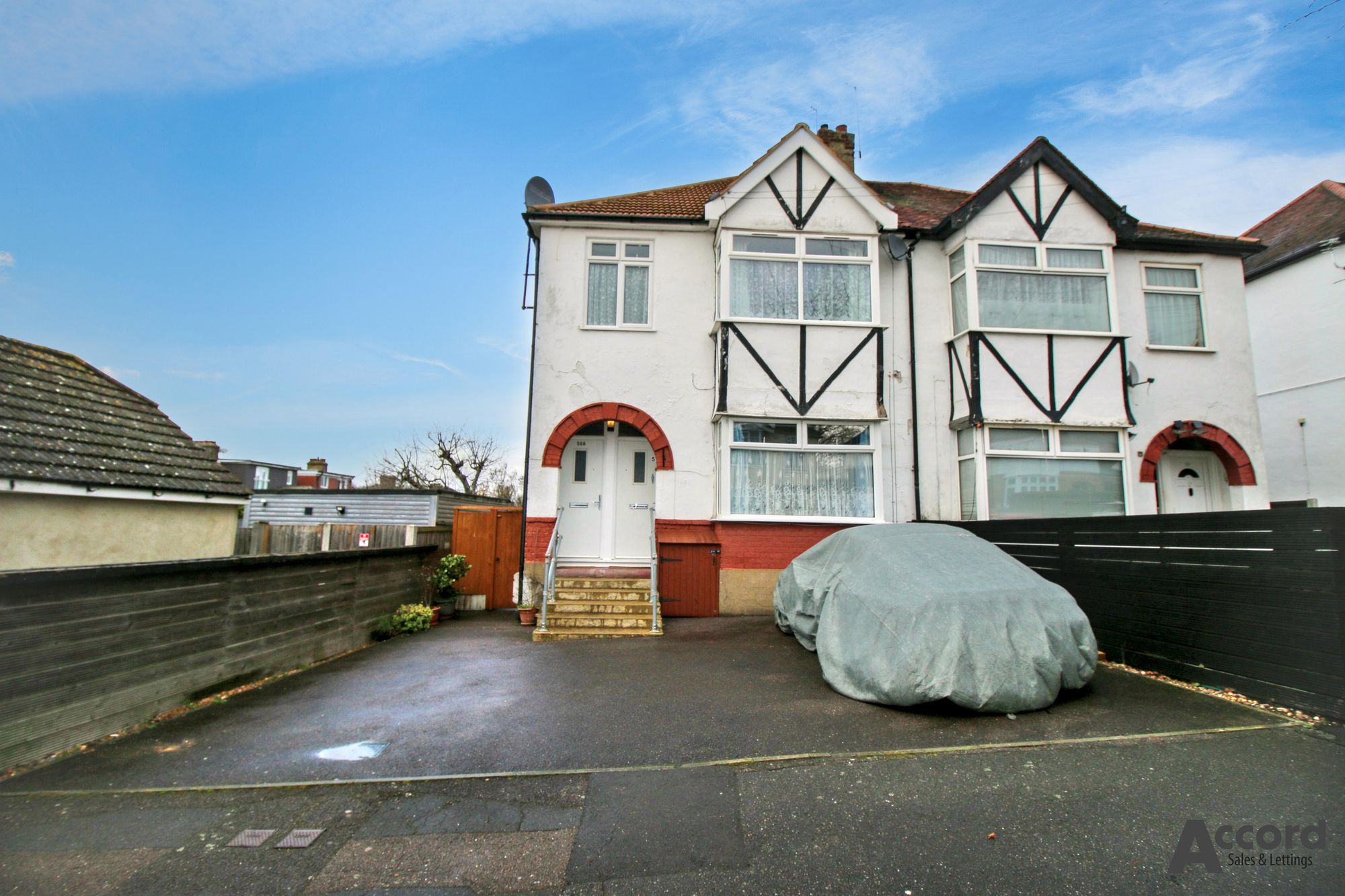 Flat Cromer Road in Greater London