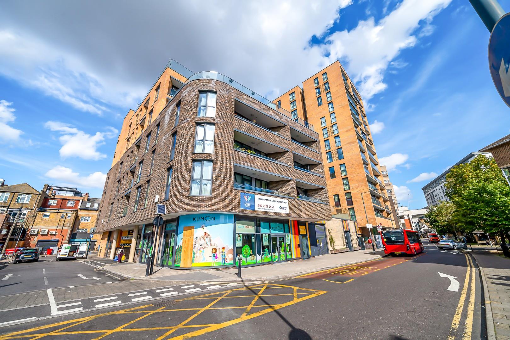 Flat Station Grove in Greater London
