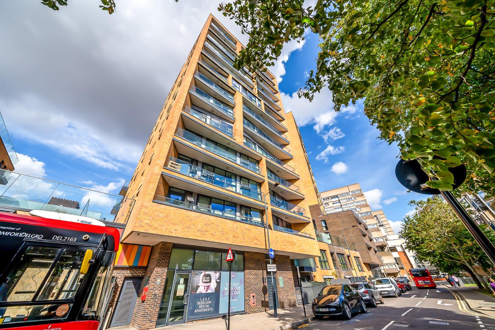 Flat Station Grove in Greater London