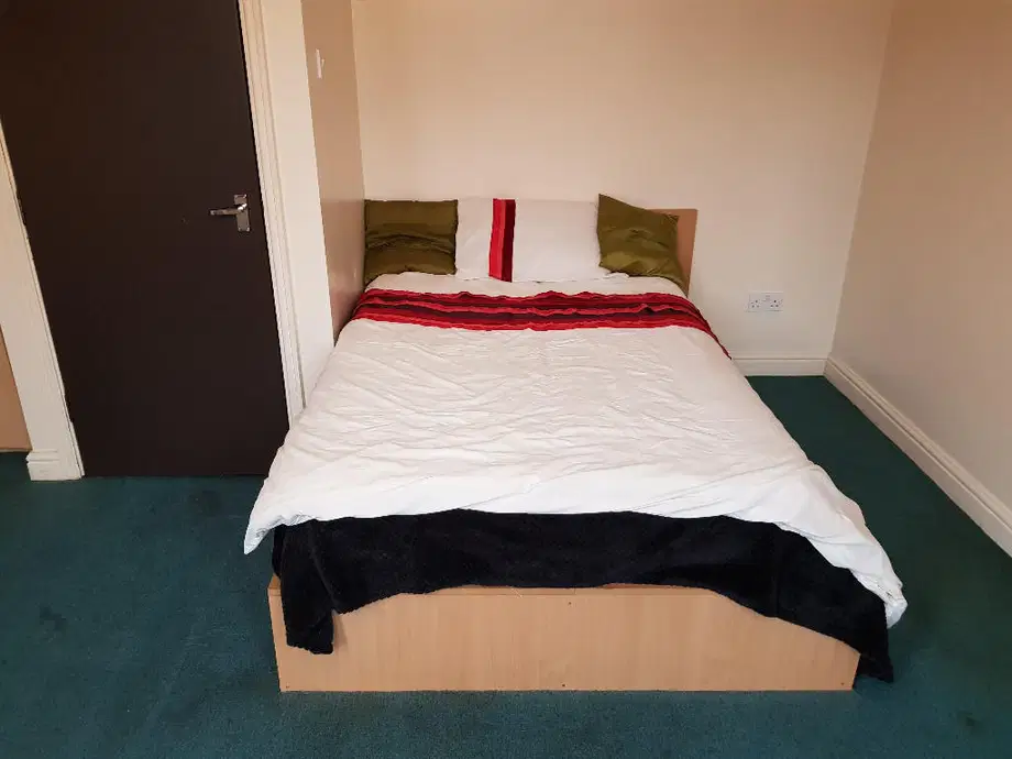 Room College Walk in Leicester