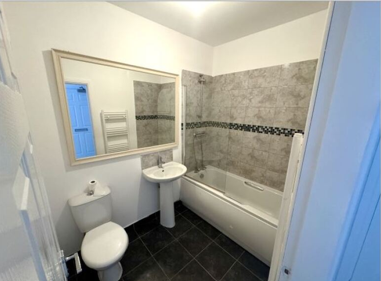 Flat Derrington Avenue in Crewe