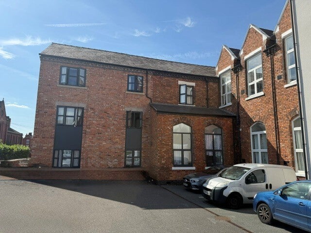 Flat Derrington Avenue in Crewe