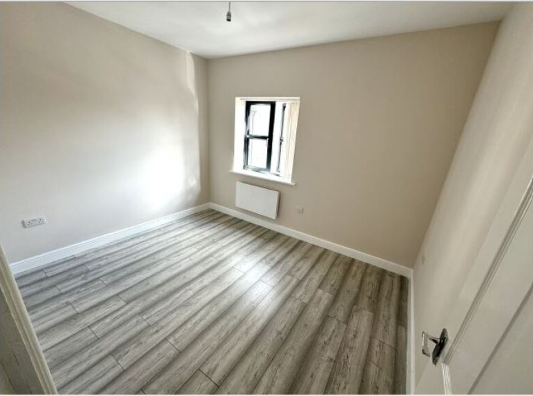 Flat Derrington Avenue in Crewe