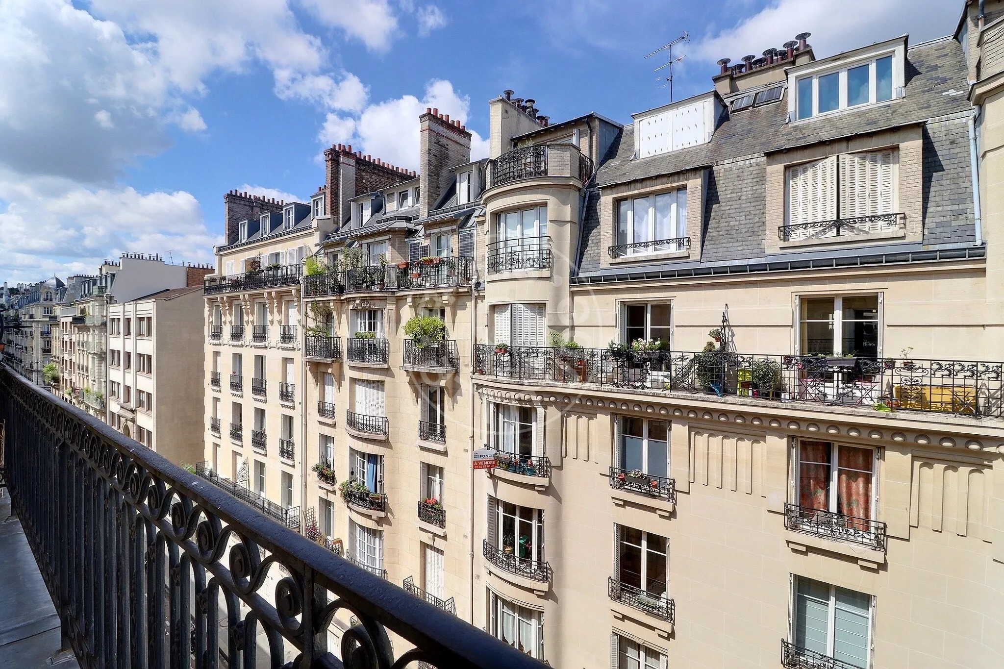 Flat Rue Coysevox in Paris