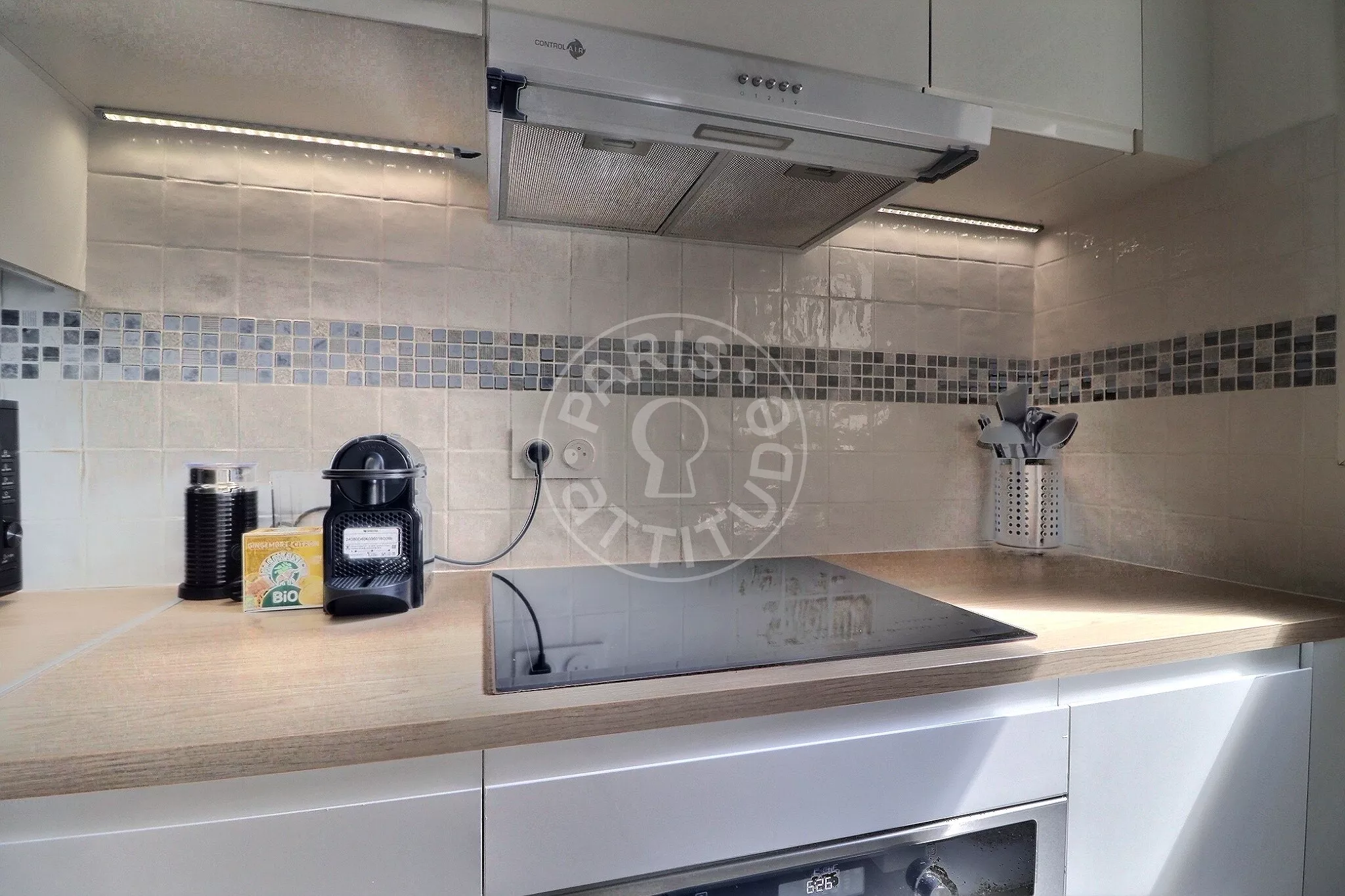 Flat Rue Coysevox in Paris