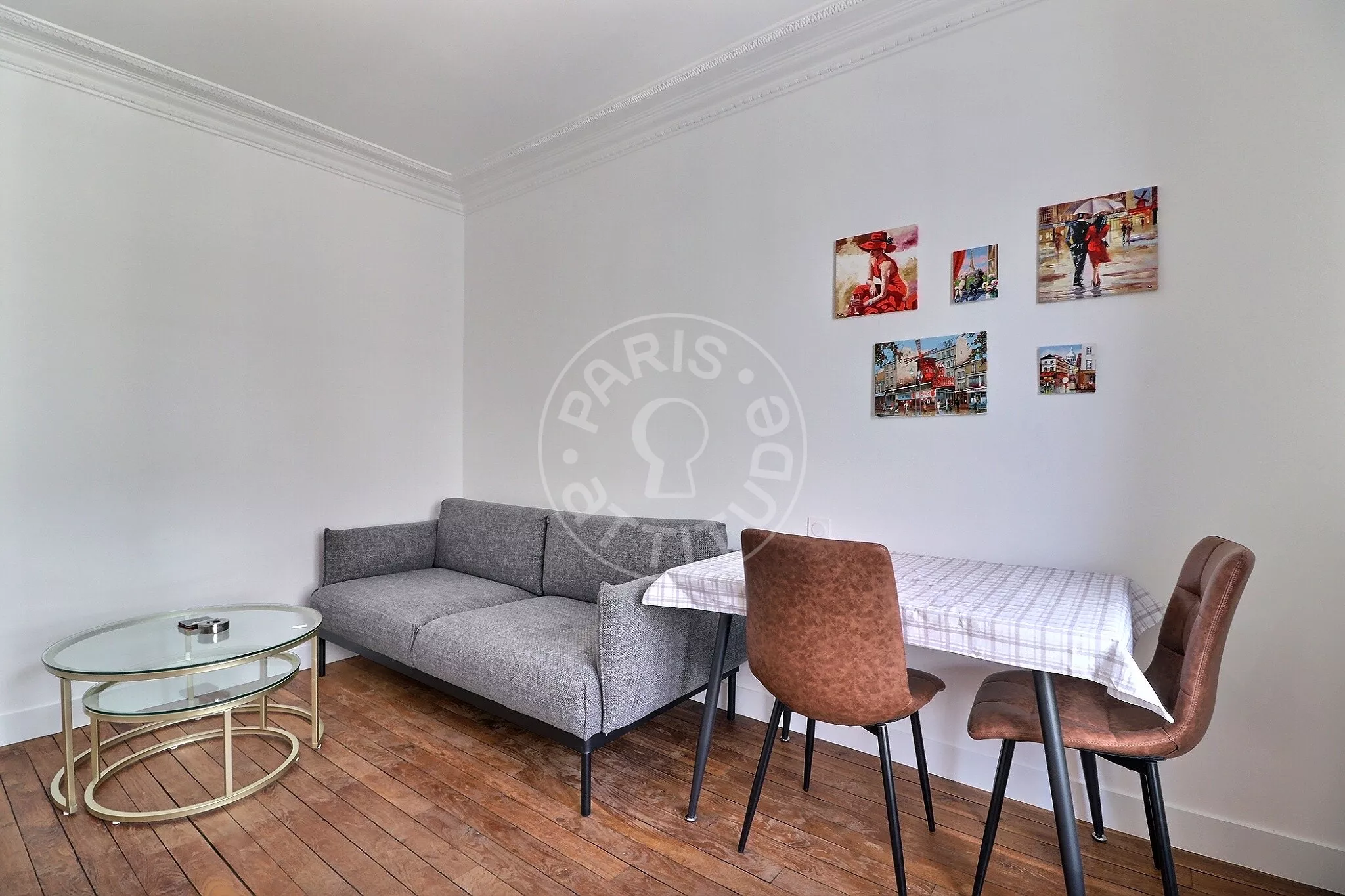 Flat Rue Coysevox in Paris