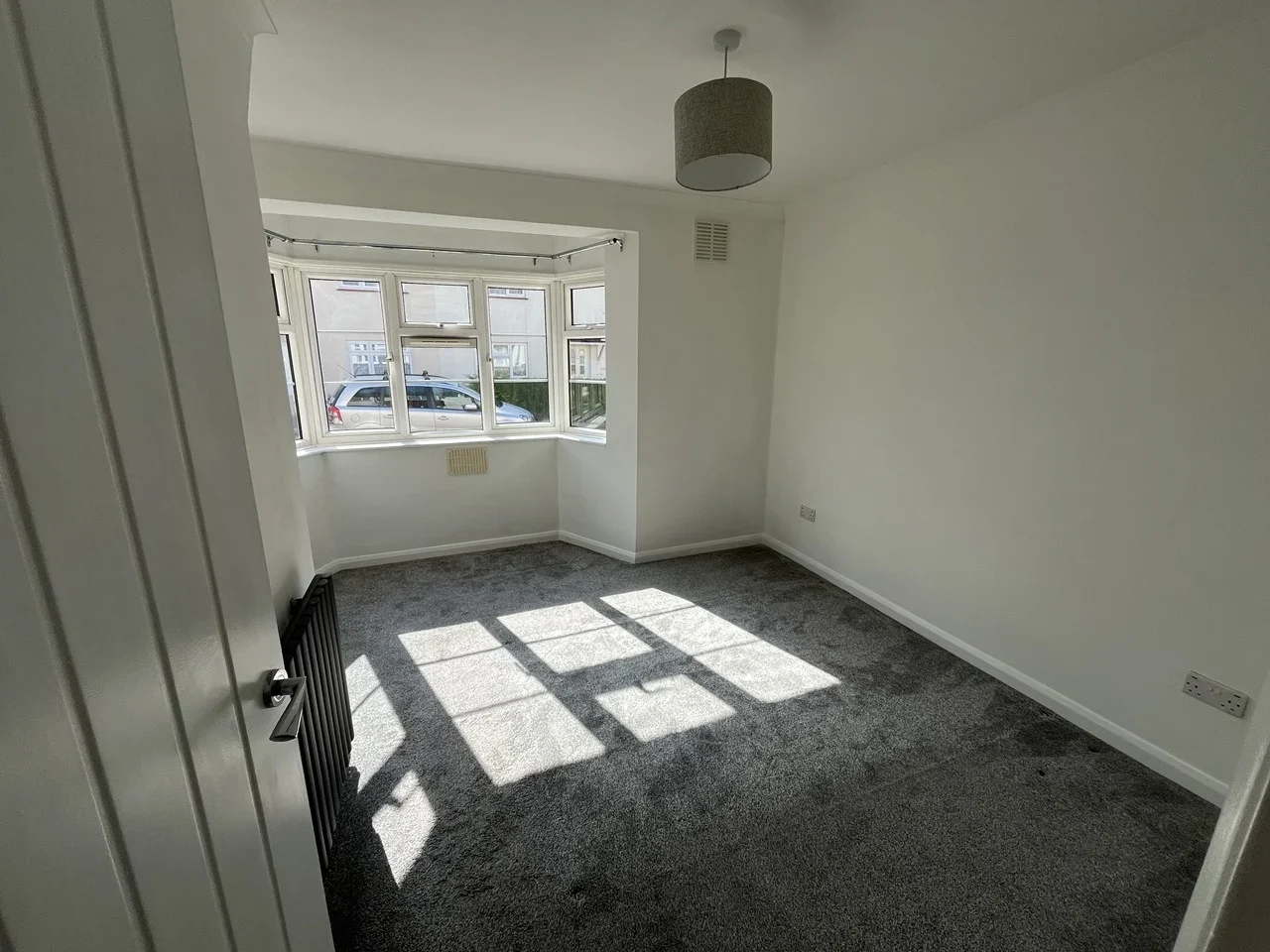Flat Victoria Road in Greater London