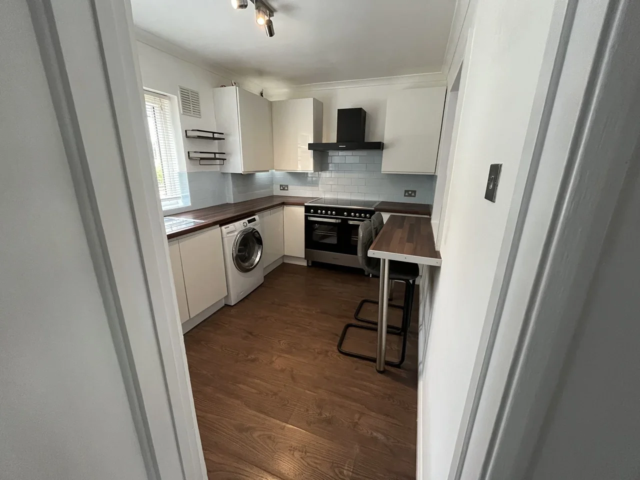 Flat Victoria Road in Greater London