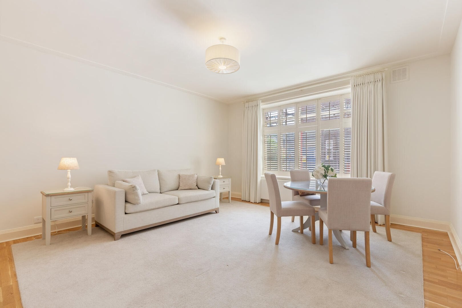 Flat Cale Street in Greater London