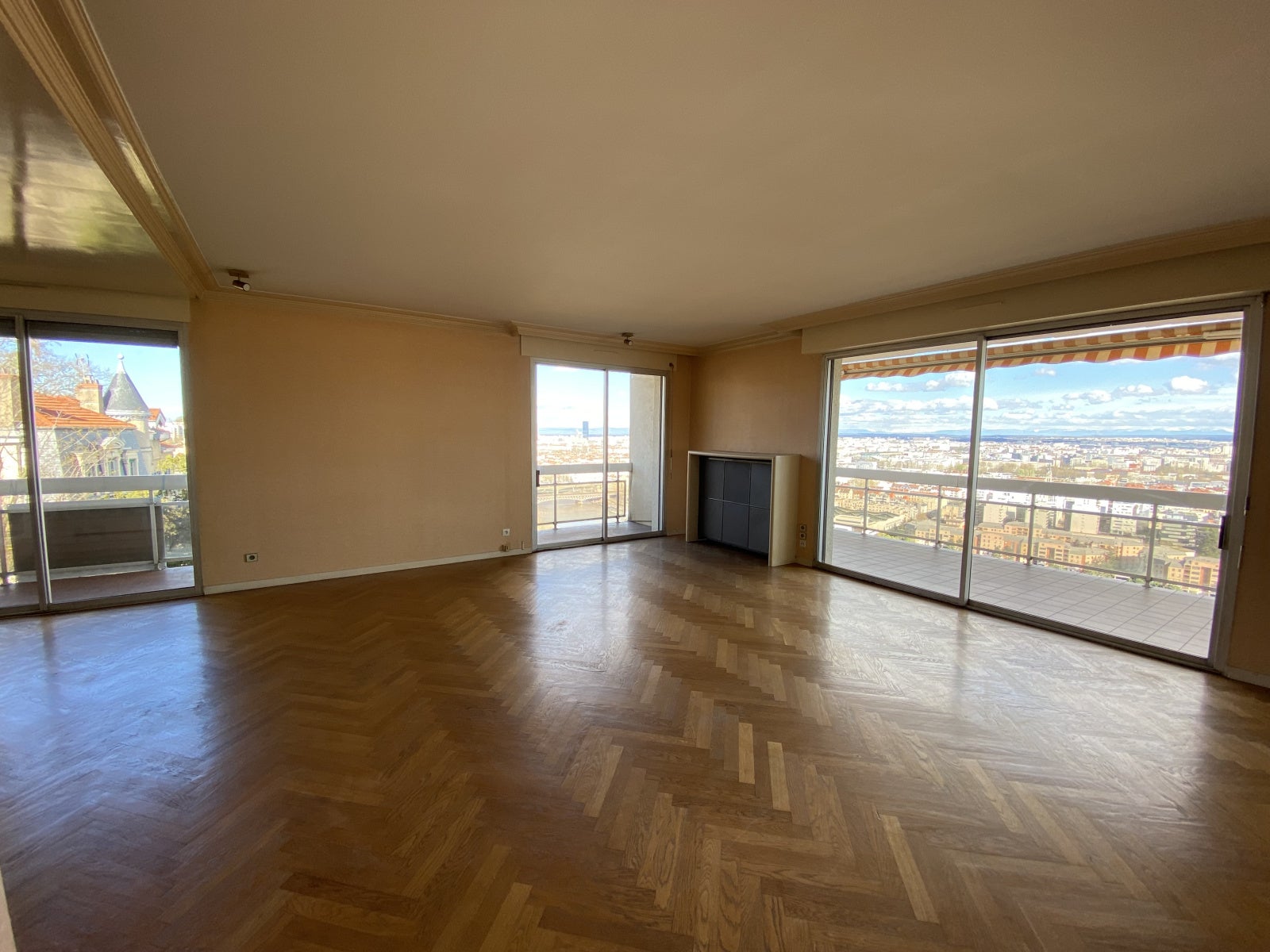 Flat Rue Commandant Charcot in Lyon