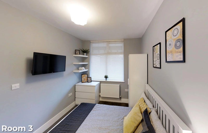Room Pentland Avenue in Chelmsford