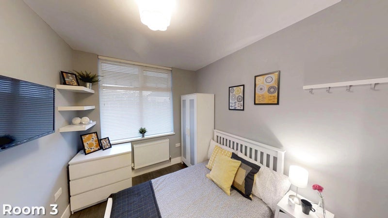 Room Pentland Avenue in Chelmsford