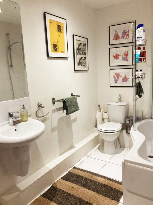Room Roach Road in Greater London