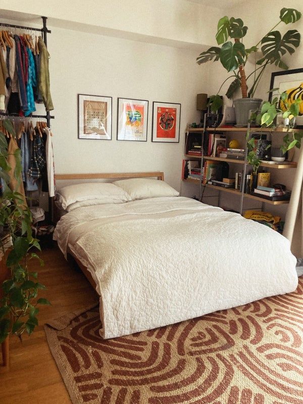 Room Roach Road in Greater London