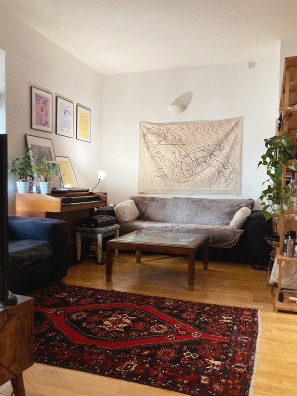 Room Roach Road in Greater London
