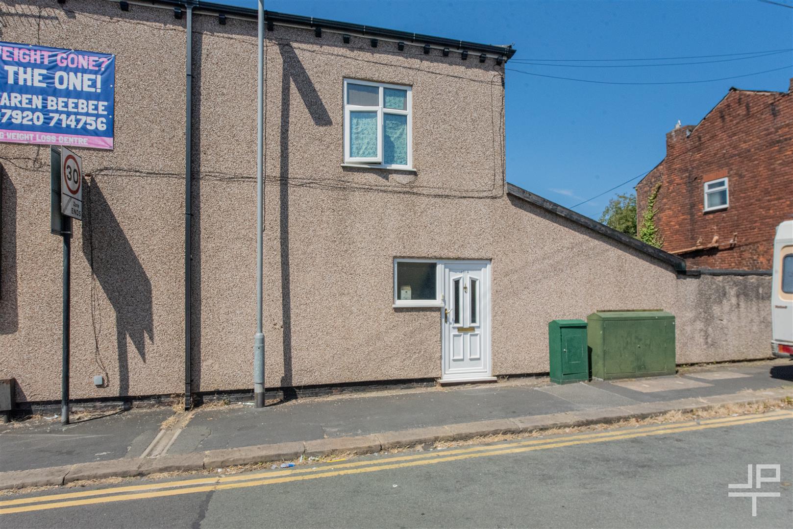 Flat Atherton Road in Hindley