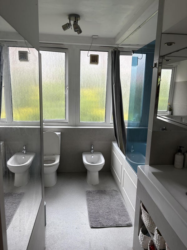 Room Thessaly Road in Greater London