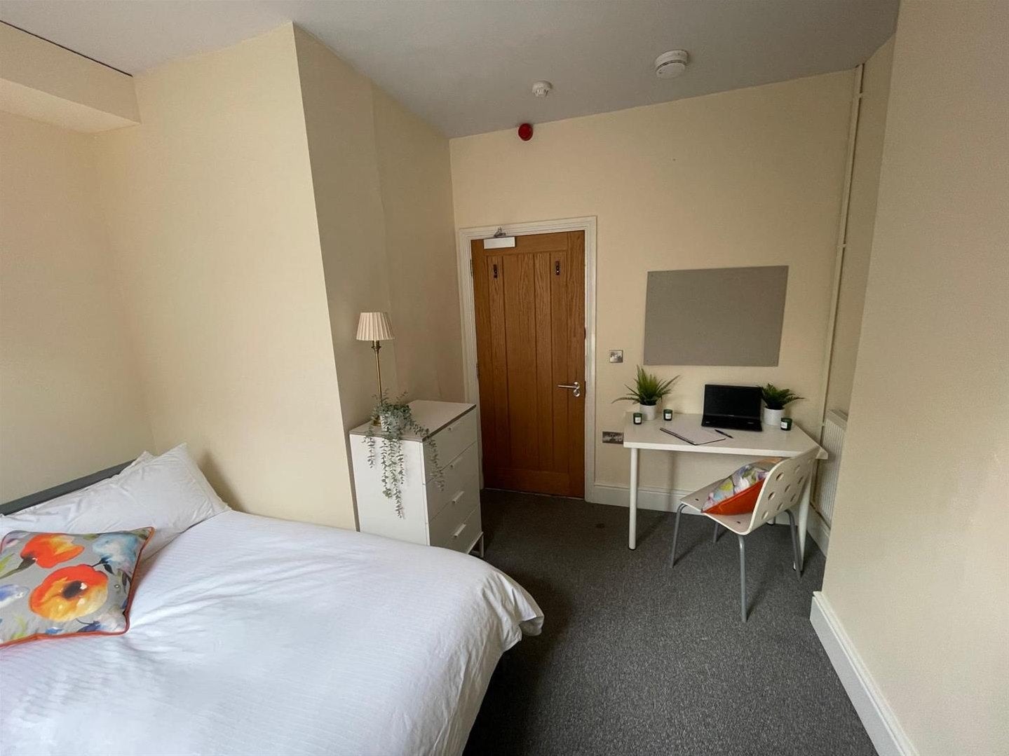 Flat Waterloo Road in Nottingham
