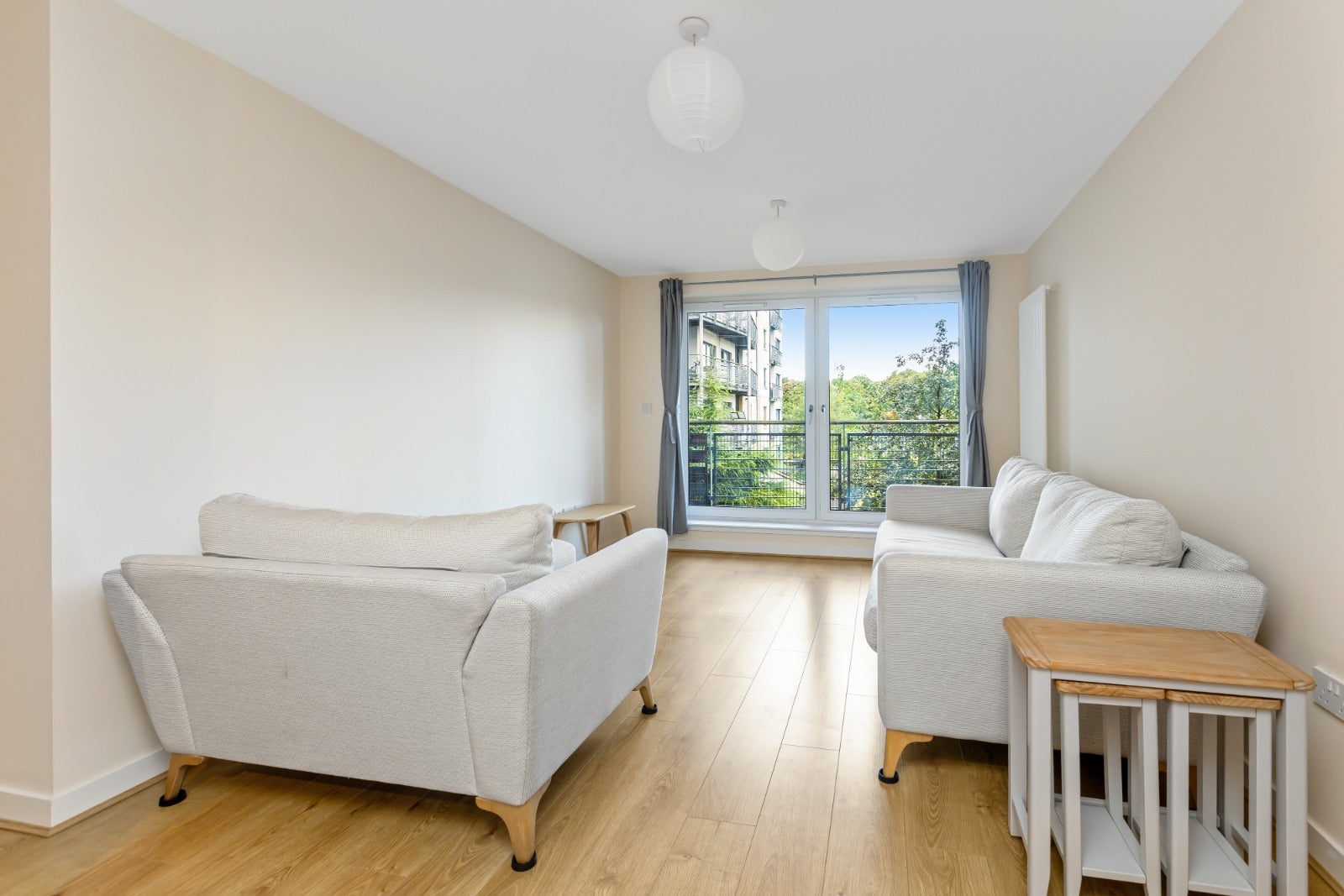 Flat Drybrough Crescent in City of Edinburgh