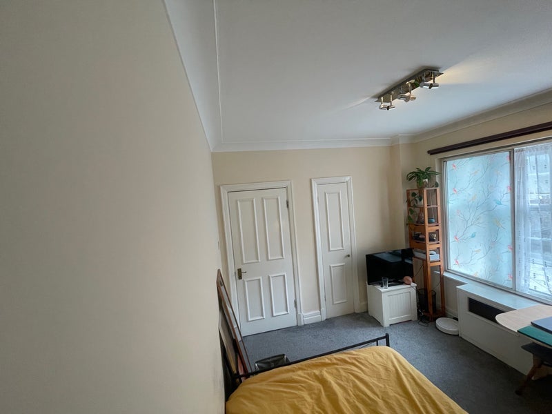 Room Finchley Road in Greater London