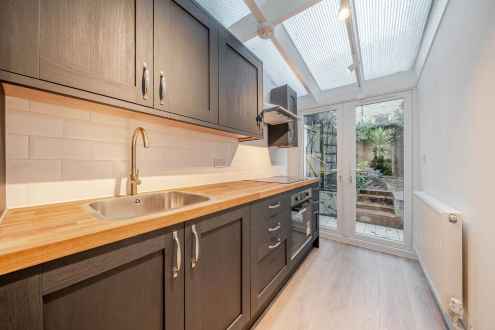 Flat Hetley Road in Greater London