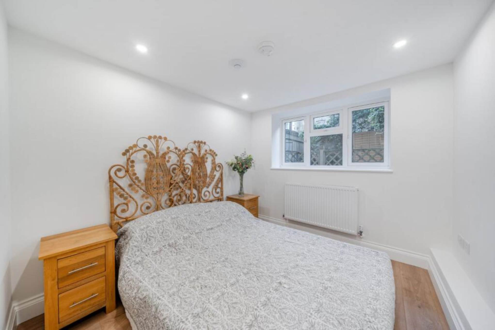 Flat Hetley Road in Greater London
